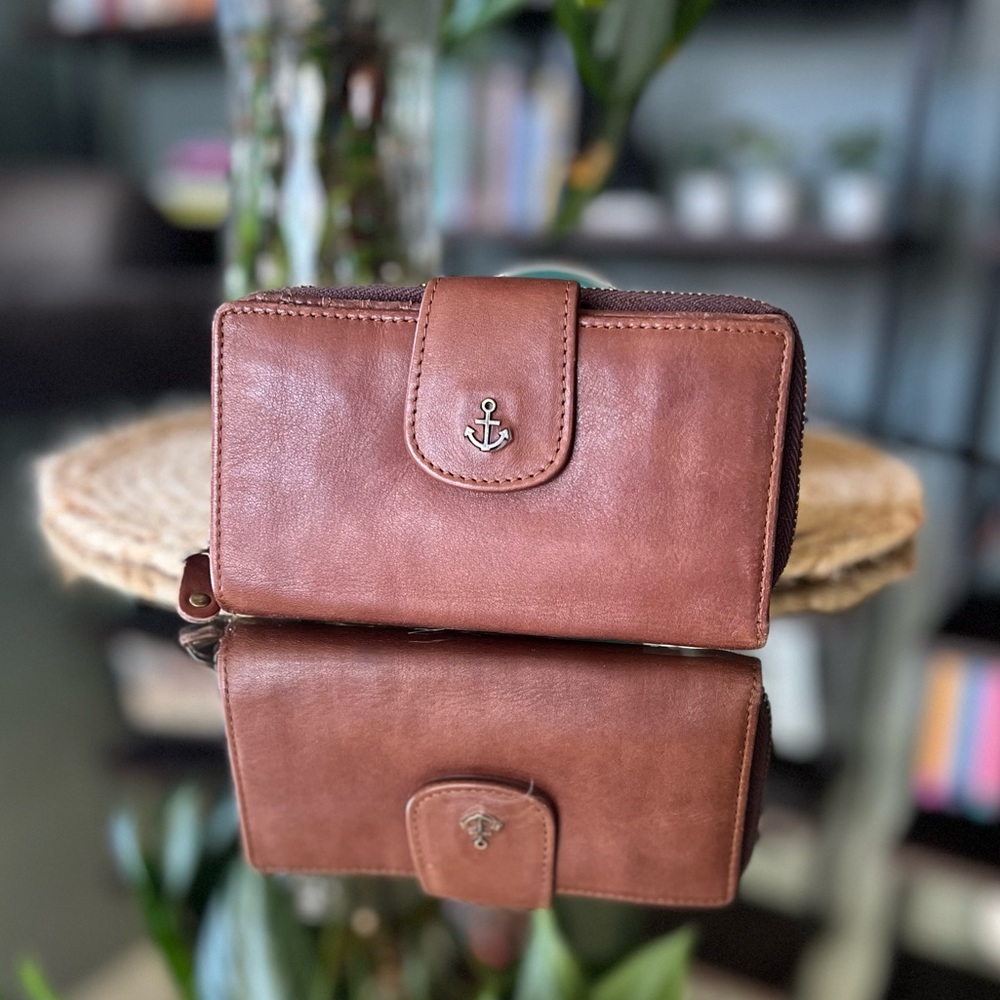 HARBOR 2ND - Leather Flap Tab Large Wallet - Chestnut